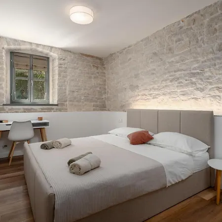 Mit Pool Fuer 8 Personen, Grossem Garten, Unweit Von Porec, Ideal Fuer Groessere Familien Mit Kindern, *