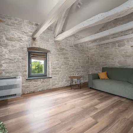 Mit Pool Fuer 8 Personen, Grossem Garten, Unweit Von Porec, Ideal Fuer Groessere Familien Mit Kindern, Orbanici