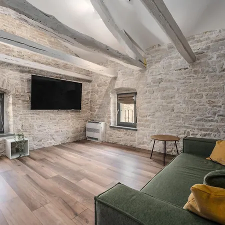 Mit Pool Fuer 8 Personen, Grossem Garten, Unweit Von Porec, Ideal Fuer Groessere Familien Mit Kindern, Holiday home Orbanici