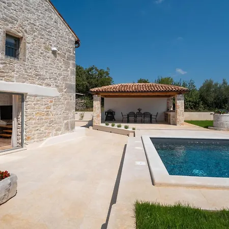 Mit Pool Fuer 8 Personen, Grossem Garten, Unweit Von Porec, Ideal Fuer Groessere Familien Mit Kindern, Orbanici