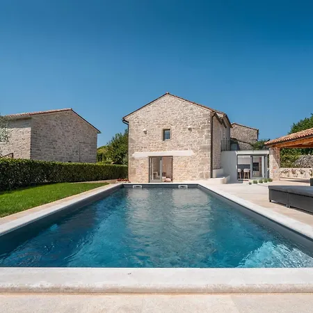 Mit Pool Fuer 8 Personen, Grossem Garten, Unweit Von Porec, Ideal Fuer Groessere Familien Mit Kindern, Orbanici