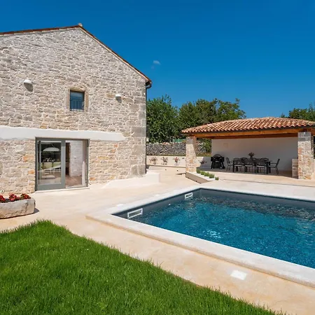 Mit Pool Fuer 8 Personen, Grossem Garten, Unweit Von Porec, Ideal Fuer Groessere Familien Mit Kindern, * Orbanici